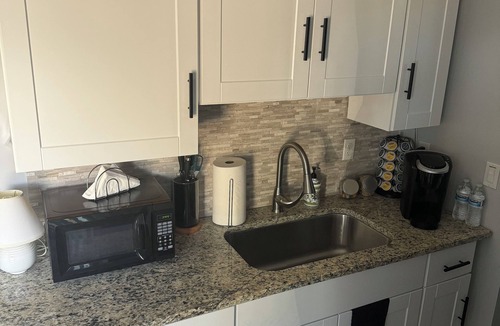 Anthem Cottage | Unique 1-bdrm guesthouse with 24hr access to Pool & Jacuzzi