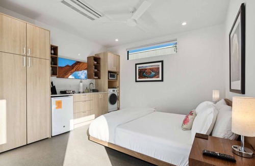 Camelback East Apartment | Unique Design Studio Container - 80 Walkscore!