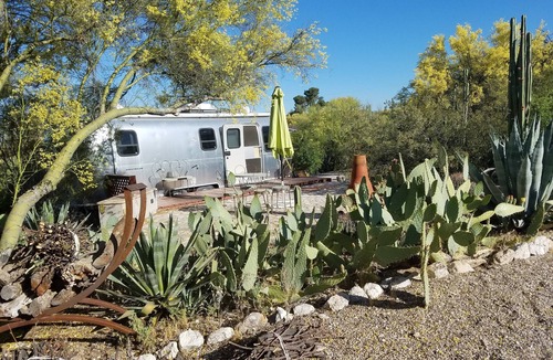 Catalina Foothills Estates House | Unique Retreat - Airstream in Central Location - Remote Feeling.