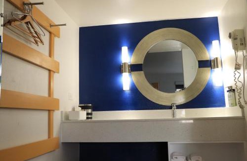 Dunbar Spring Hotel | University Inn
