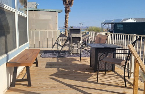 Lake Havasu City Cottage | Updated Cottage in Lake-Front Community with Boat Ramp & Docks-Best Location!