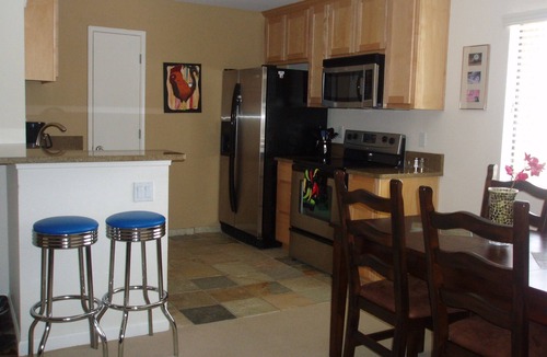 Paradise Valley Village Condo | Upscale apartment-beautiful location! Placement! Placement! Golfers Paradise