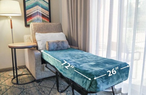 Uptown Sedona Hotel | Uptown King Dog Friendly w/Private Patio and Mountain View @ The Matterhorn Inn