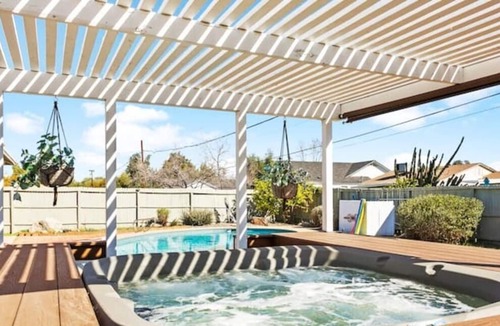Bel Air House | 🌴Uptown Oasis🌴 Pool & Jacuzzi, Pet-Caring, 4BR-2BA, 5Min to DT Phoenix
