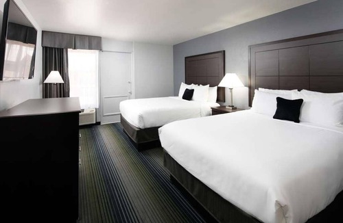 Downtown Tucson Hotel | Urban Retreat in the Heart of the City! 3 Family-friendly Rooms! Outdoor Pool!