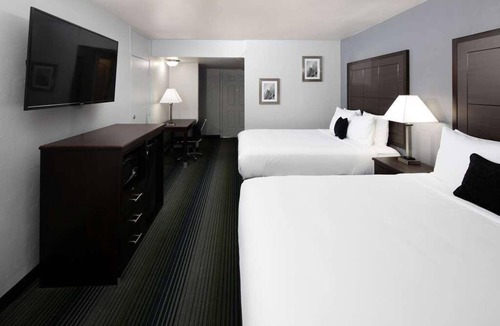 Downtown Tucson Hotel | Urban Retreat in the Heart of the City! 3 Family-friendly Rooms! Outdoor Pool!