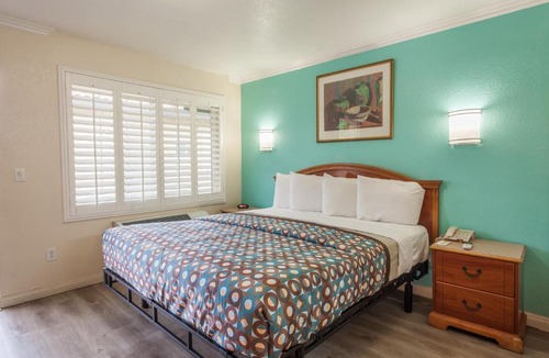 Hemet Hotel | Vagabond Inn Hemet