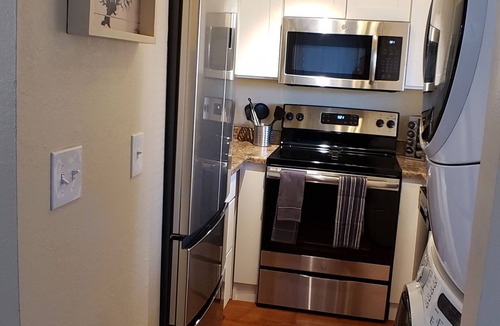 Keeling Apartment | 💖Value, Clean&Comfy Stay|AC|<2 mi UofA| Pets Ok💖