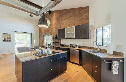 Ventana Canyon Estates House | Ventana Canyon Golf Course at your fingertips from this stunning private home