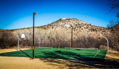 Cherry Resort | Verde Valley Lawn Cottage 10