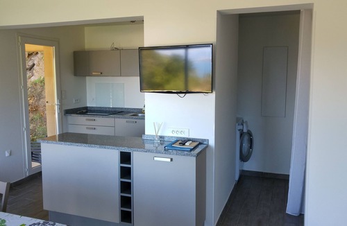 Verghia House | Very beautiful house with sea view, 800m from Argent Beach, 4/6pers, organic linen provided