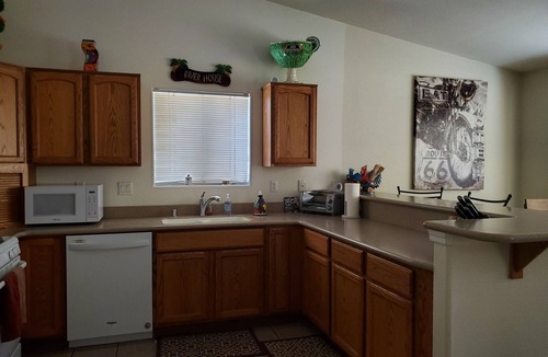 Fort Mohave House | Very Comfortable Pet Friendly Home