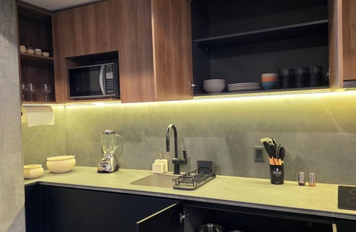 Cuauhtemoc Apartment | View of the monument, + terrace, + gym, and co-working