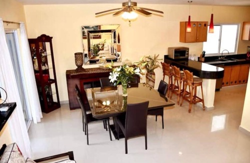 Villa Juarez Villa | Villa de 4 Dormitorios con Piscina Cerca de la Playa