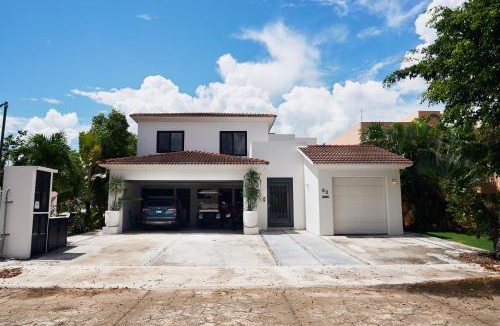 Puerto Aventuras Villa | Villa de Lujo en Puerto Aventuras: Tu Refugio Privado en el Paraíso