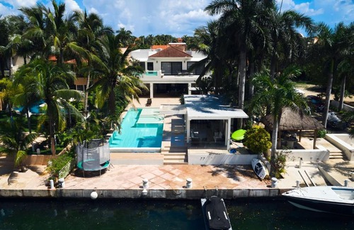 Puerto Aventuras Villa | Villa de Lujo en Puerto Aventuras: Tu Refugio Privado en el Paraíso