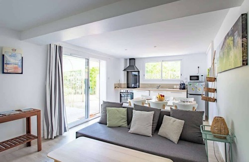 Le Canon Apartment | Villa des Sables: La Vigne, 100m from the beach.