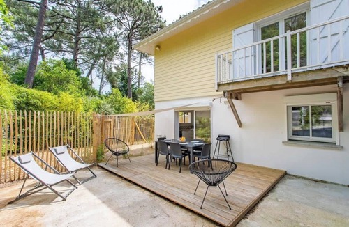 Le Canon Apartment | Villa des Sables: La Vigne, 100m from the beach.