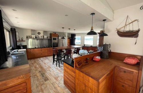 Gurgazu Villa | Villa les pieds dans l'eau