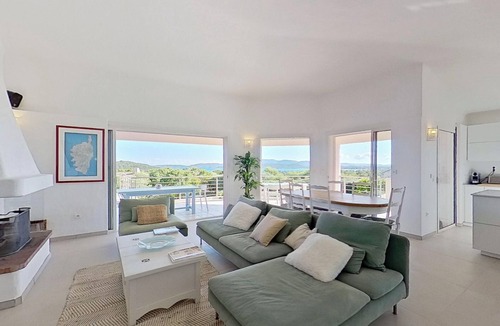 Cirendinu Villa | Villa LORINADU panoramic sea view and beach within walking distance (800m)