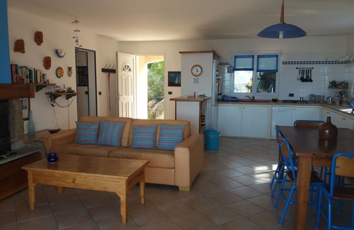Tizzano Villa | villa marina , climatised,wi-fi, private garden and parking.