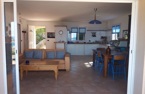 Tizzano Villa | villa marina , climatised,wi-fi, private garden and parking.