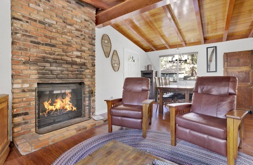 Upper Moonridge Cabin | Vogel House- Moonridge Resort Cottage
