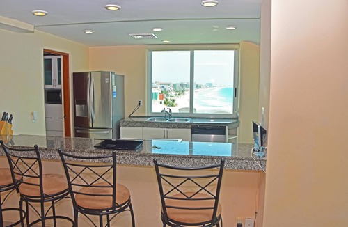 Zona Hotelera Condo | VRBO Premier Host – Beachfront – 8BR/6Bth – Penthouse Combo #323