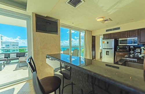 Zona Hotelera Condo | VRBO Premier Host – Private Pools - 10BR/9Bth Beachfront Penthouse Combo #2014
