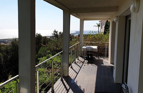 Bastia Apartment | Vue mer et Calme Pour ce Grand rez de Jardin