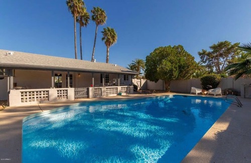 Village Grove House | Walk or Bike to Old Town Scottsdale in a Quiet, Clean & Contemporary Sanctuary