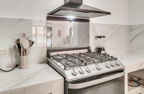 Lazaro Cardenas Apartment | Walk to Beach + Rooftop Views: Puerto Vallarta Apt
