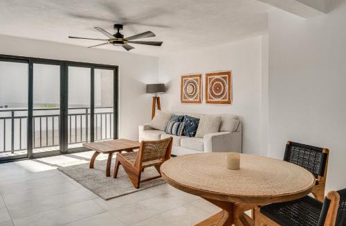 Lazaro Cardenas Apartment | Walk to Beach + Rooftop Views: Puerto Vallarta Apt