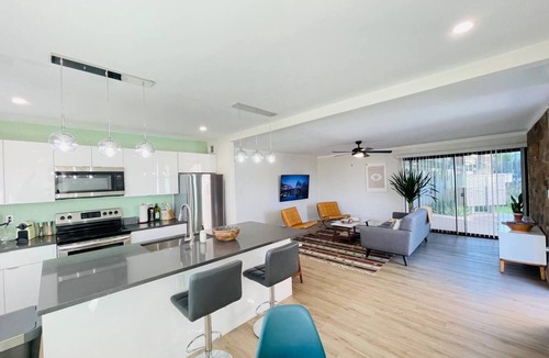 South Scottsdale House | Walkable OTS Mid Century Condo-Pool