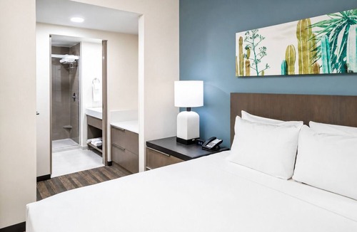 Tempe Hotel | Walkable Tempe Gem – Pool, Gym, Near Trails, Mill Ave & Local Hotspots