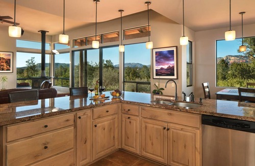 West Sedona House | Walls of Glass - Panoramic Views, Hot Tub, Fire Pit Under the Stars
