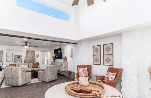 Paradise Valley Village Villa | Waterslide Resort Oasis+Basketball+Golf+Gameroom