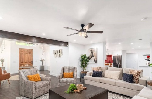 Paradise Valley Village Villa | Waterslide Resort Oasis+Basketball+Golf+Gameroom