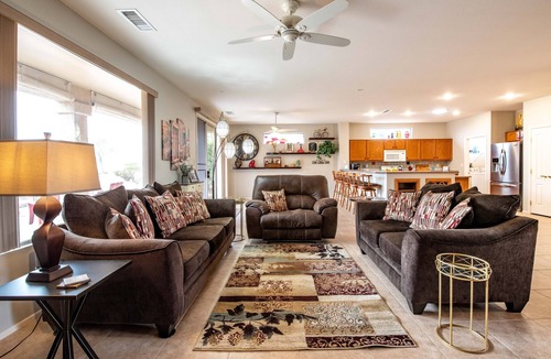 Desert Breeze House | WELCOME SNOWBIRDS and 45+ VACATIONERS !