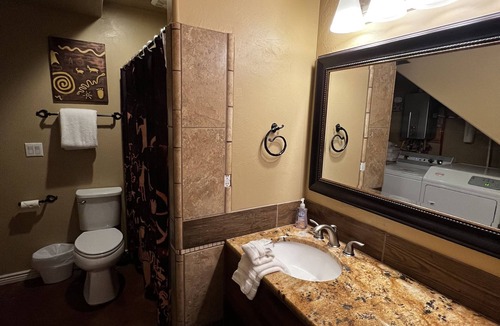 Glendale House | Welcome to Serenity Hills Zion , Sleeps 10 +