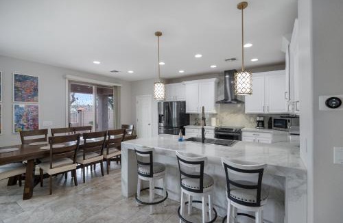 Glendale House | Westgate Retreat, Family & Pet-Friendly 4BR Home