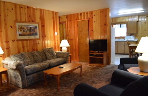 Pinetop-Lakeside Cabin | Whispering Pines - Cabin 34 (3 Bedroom)