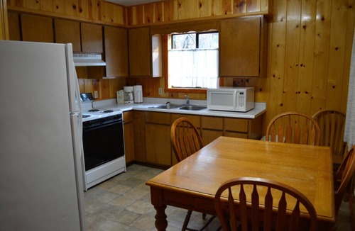 Pinetop-Lakeside Cabin | Whispering Pines - Cabin 34 (3 Bedroom)
