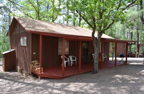 Pinetop-Lakeside Cabin | Whispering Pines - Cabin 27 (2 Bedroom Family Style Unit)
