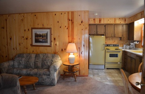 Pinetop Cabin | Whispering Pines Resort- Cabin #14