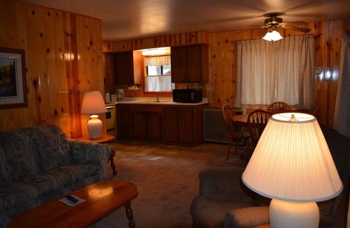 Pinetop Cabin | Whispering Pines Resort- Cabin #14