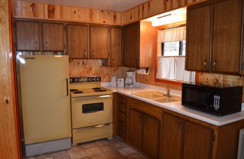 Pinetop Cabin | Whispering Pines Resort- Cabin #14