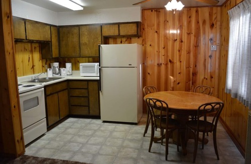 Pinetop-Lakeside Cabin | Whispering Pines Resort-Cabin #17