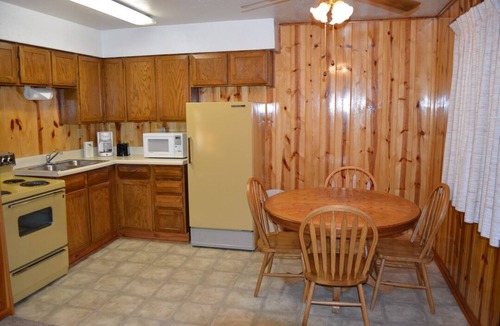 Pinetop-Lakeside Cabin | Whispering Pines Resort-Cabin #18