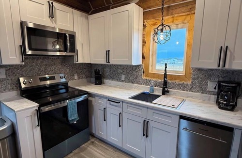Valle Cabin | White Wolf Cabin and Hot Tub